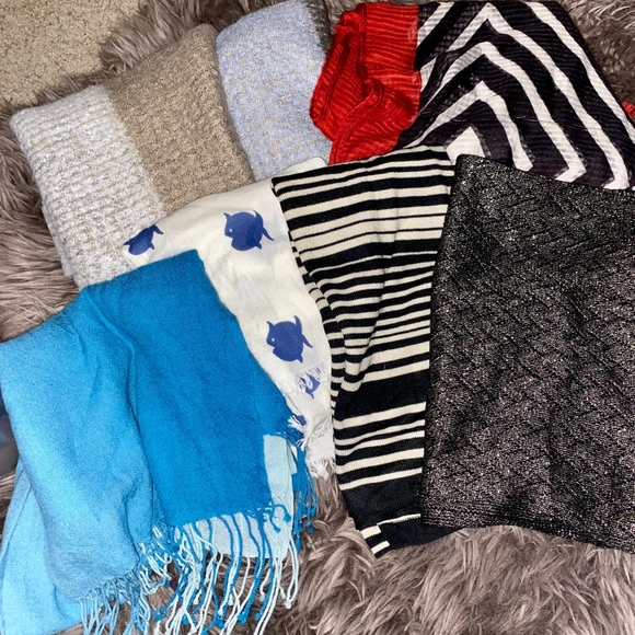 LIKE NEW Scarf Bundle ! - Picture 7 of 7